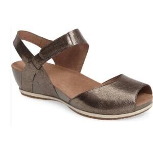 Dansko Women's Gold Leather Vera Sandal-Size 40/9